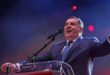 Dodik se dohvatio mikrofona pa zapjevao ženama za 8.mart, evo koja numera je bila u pitanju