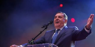 Dodik se dohvatio mikrofona pa zapjevao ženama za 8.mart, evo koja numera je bila u pitanju
