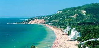 Dosta vam je preskupih ljetovanja? Ovde ljetujte gotovo za džaba, kafa je pola eura, ručak 6 eura, a tek plaža…(VIDEO)