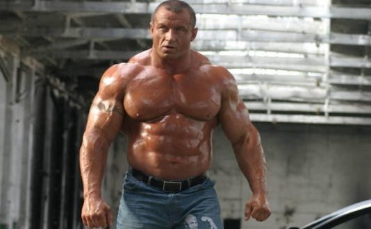 Najjači čovjek na svijetu ušao u MMA ring, pogledajte kad on udari nogom