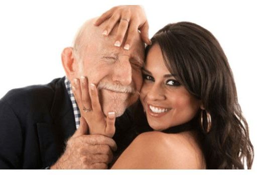 Ona ima 22. a on 87. godina, evo šta se desilo prve bračne noći