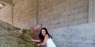 Milesa(24) bavi se poljoprivredom, radi na njivi i brine o kravama, al kada vidite kako izgleda…