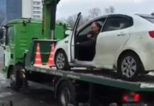 Pauk htio da mu odnese auto al je on bio odlučan da se to neće dogoditi (VIDEO)