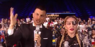 Voditelj evrovizije u bekstejdžu se ljubio sam mužem, kamere sve snimile