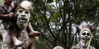 Ljudi koji žive na zabačenom otoku blizu Indije, napadaju svakoga ko se približi njihovoj obali