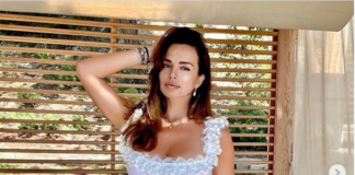 SEVERINA OBUKLA BIJELI KUPAĆI, A KAD SU POGLEDALI DONJI DIO NISU MOGLI SEBI DOĆI: Zar ovako izgleda u 48. GODINI (FOTO)