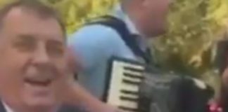 Dodik se opustio uz zvuke harmonike pa zapjevao glasno (VIDEO)