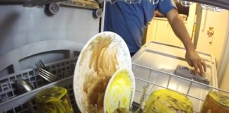 Kamerom snimio šta se sve događa u mašini za suđe kad je uključite