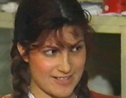 SJEĆATE SE MILIJANE IZ ĐEKNE? BILA JE SKROMNA SELJANČICA: Danas je PREZGODNA PLAVUŠA, transformacija koja je sve ostavila u čudu (FOTO)